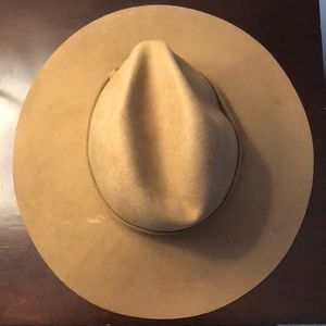 Beige wool hat